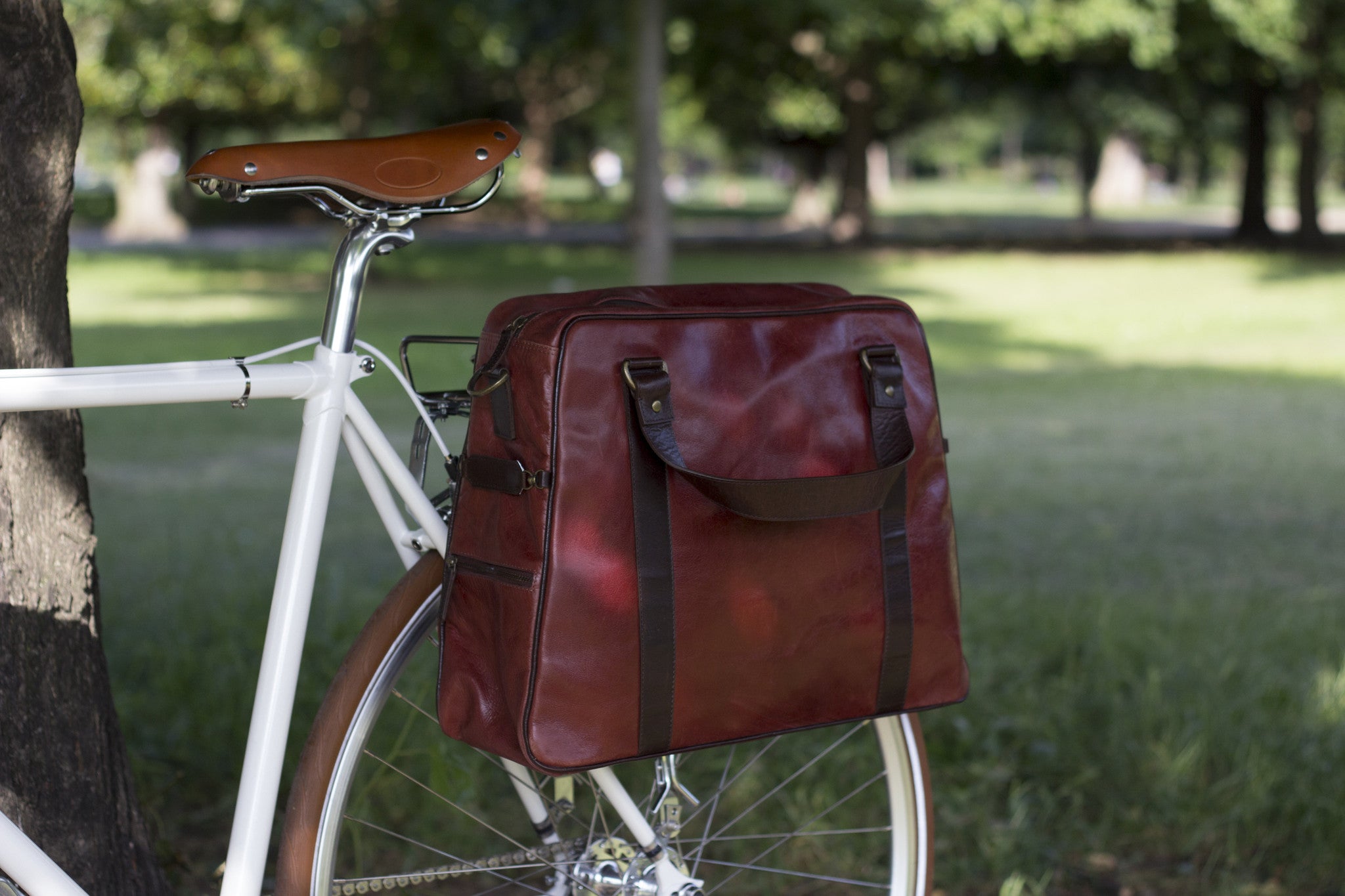 Duke - Cherry Red Leather Satchel – Le Vélo Victoria